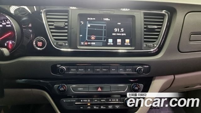 Kia Canival 2018 — photo 11