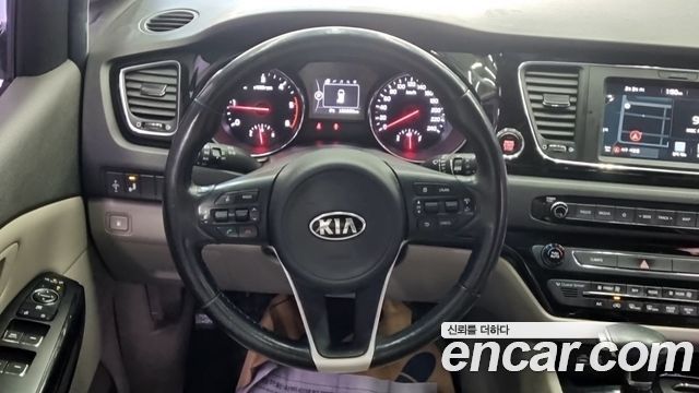 Kia Canival 2018 — photo 12