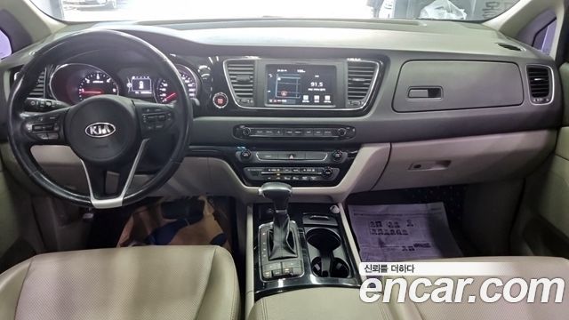 Kia Canival 2018 — photo 16