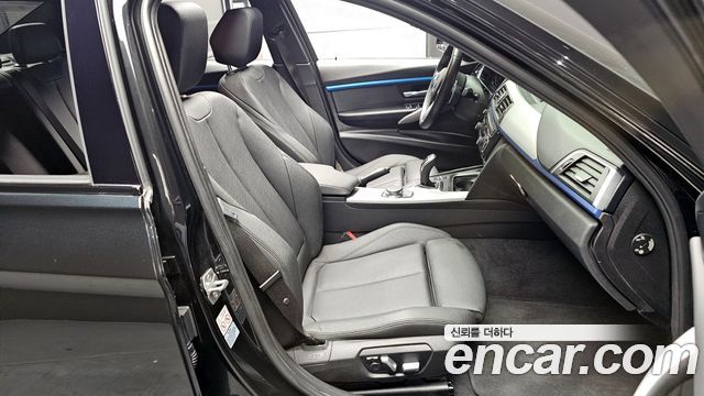 BMW 3-Series 2018 — photo 10