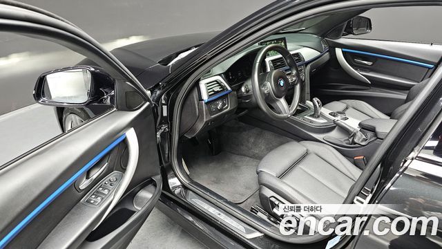 BMW 3-Series 2018 — photo 12