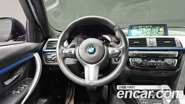 BMW 3-Series 2018 — photo 13