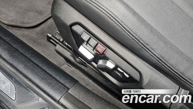 BMW 3-Series 2018 — photo 18