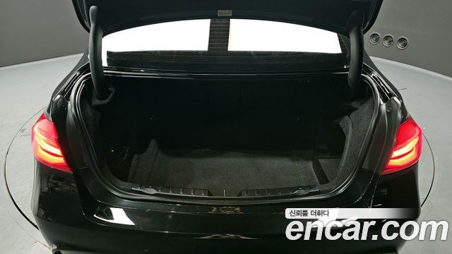 BMW 3-Series 2018 — photo 20