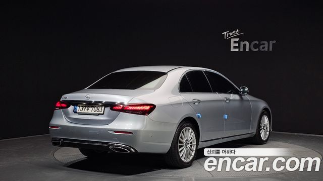 Mercedes-Benz E-Class 2022 — photo 2