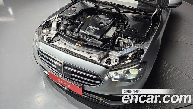 Mercedes-Benz E-Class 2022 — photo 6