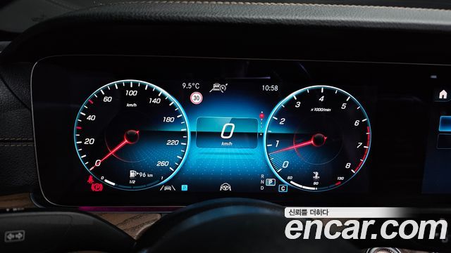 Mercedes-Benz E-Class 2022 — photo 8