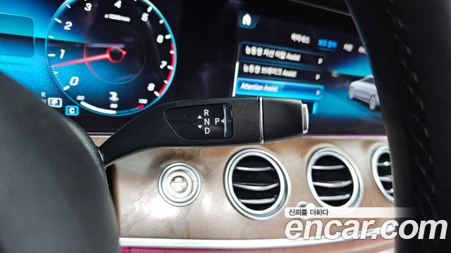 Mercedes-Benz E-Class 2022 — photo 9