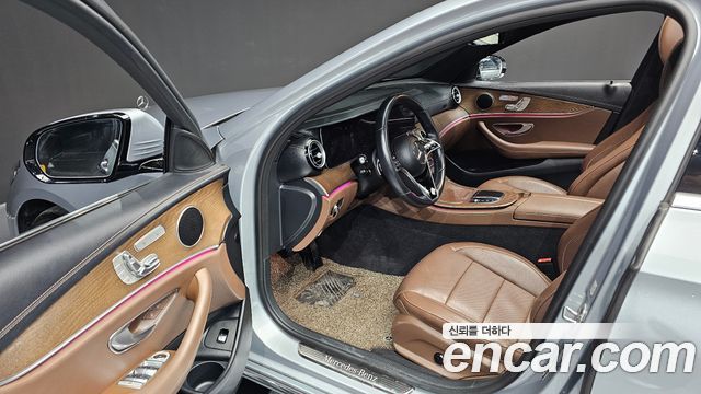 Mercedes-Benz E-Class 2022 — photo 10