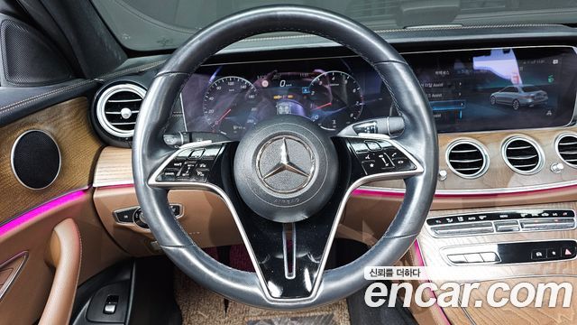 Mercedes-Benz E-Class 2022 — photo 14