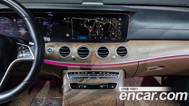 Mercedes-Benz E-Class 2022 — photo 15