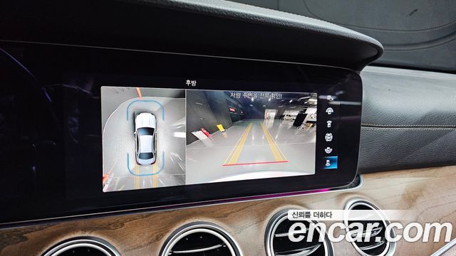 Mercedes-Benz E-Class 2022 — photo 16
