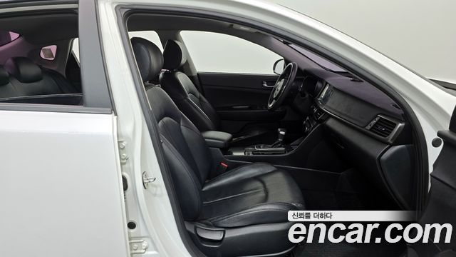 Kia K5 2017 — photo 11
