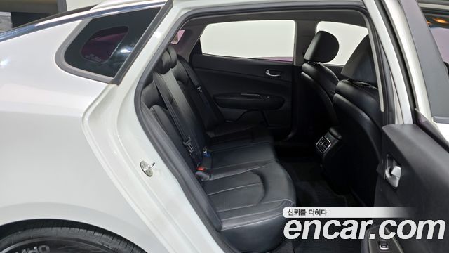 Kia K5 2017 — photo 12