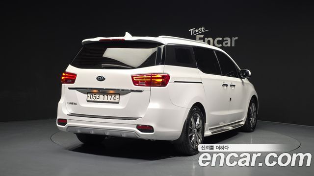 Kia Canival 2019 — photo 2