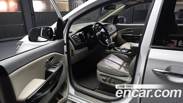 Kia Canival 2019 — photo 10