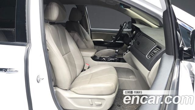 Kia Canival 2019 — photo 11