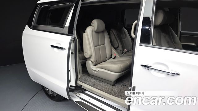 Kia Canival 2019 — photo 12