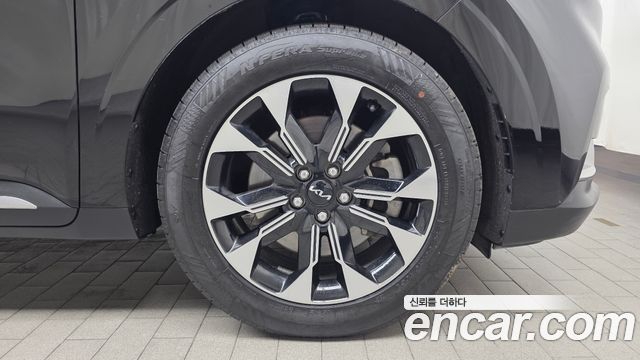 Kia Canival 2023 — photo 5