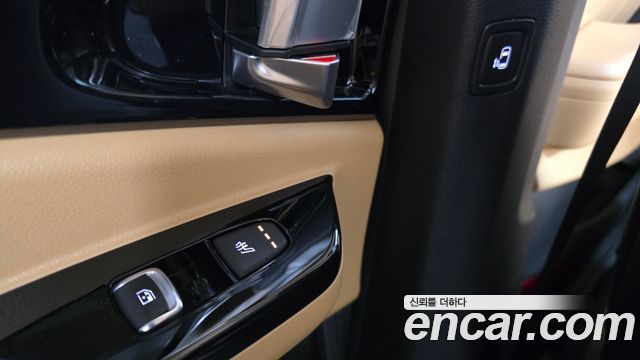 Kia Canival 2023 — photo 17