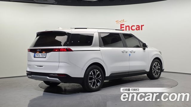 Kia Canival 2022 — photo 2