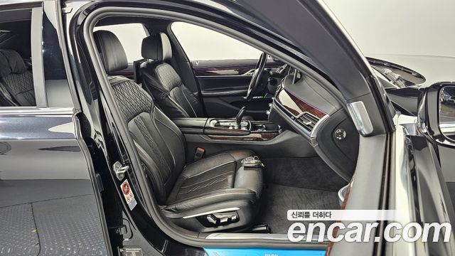 BMW 7-Series 2016 — photo 12