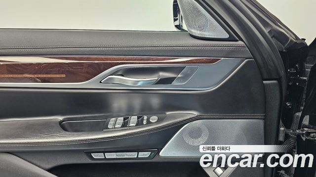 BMW 7-Series 2016 — photo 15