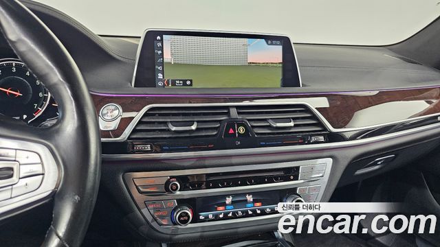 BMW 7-Series 2016 — photo 17