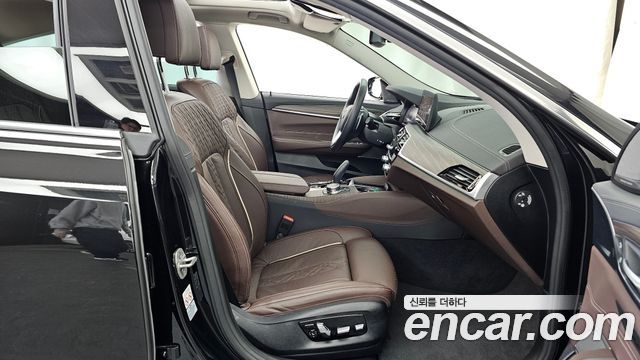 BMW Gran Turismo 2023 — photo 11