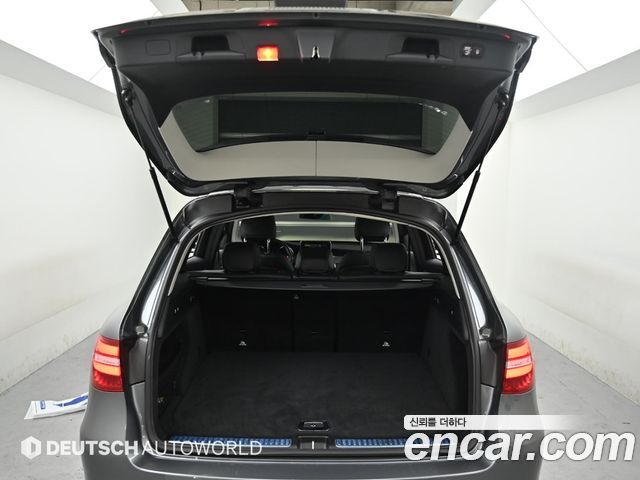 Mercedes-Benz GLC-Class 2019 — photo 19