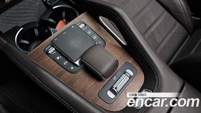Mercedes-Benz GLE-Class 2021 — photo 17