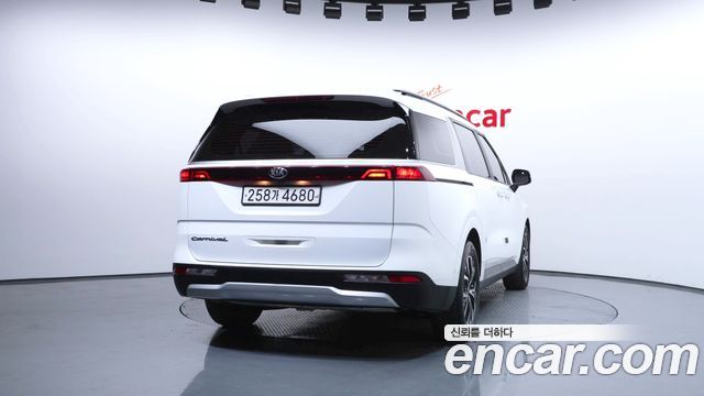 Kia Canival 2021 — photo 4