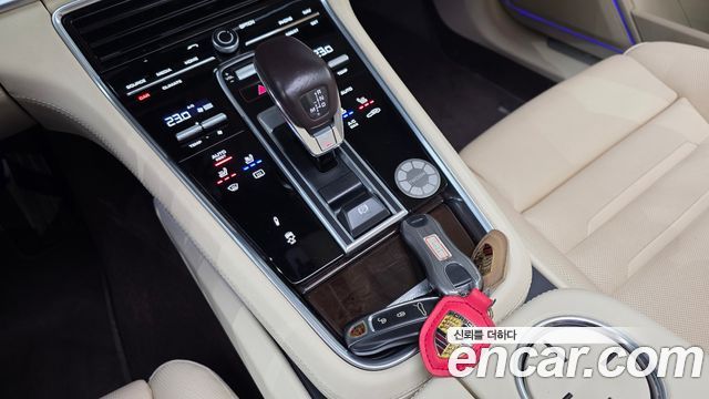Porsche Panamera 2018 — photo 12