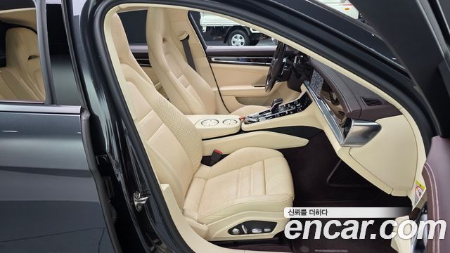 Porsche Panamera 2018 — photo 13