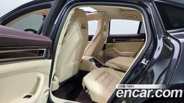 Porsche Panamera 2018 — photo 18