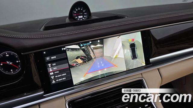 Porsche Panamera 2018 — photo 20