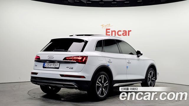 Audi Q5 2022 — photo 2