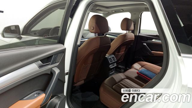 Audi Q5 2022 — photo 11