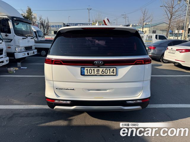 Kia Canival 2021 — photo 4