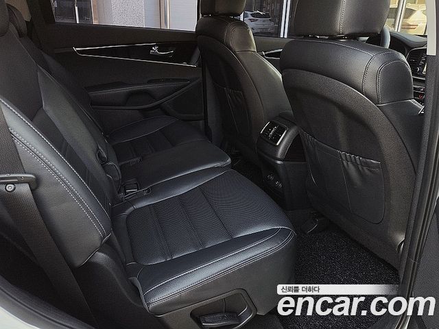 Kia Sorento 2018 — photo 11