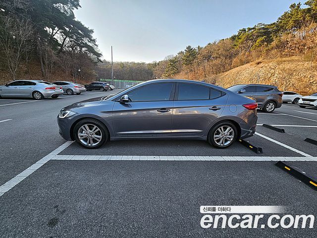 Hyundai AVANTE 2017 — photo 2