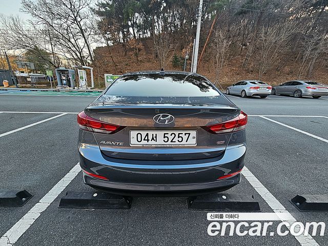 Hyundai AVANTE 2017 — photo 3