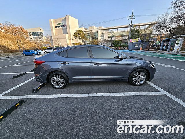 Hyundai AVANTE 2017 — photo 4