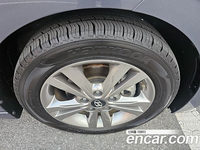 Hyundai AVANTE 2017 — photo 5
