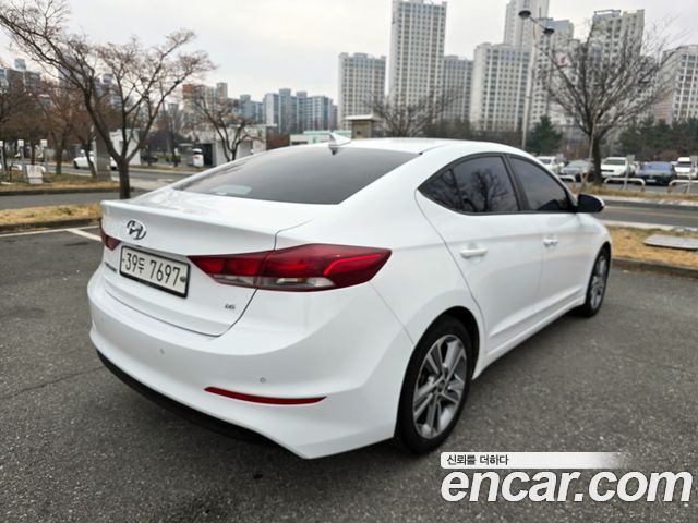 Hyundai AVANTE 2018 — photo 2