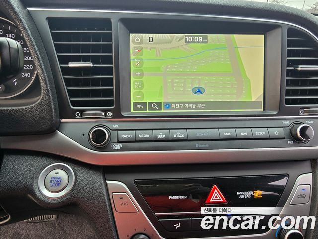 Hyundai AVANTE 2018 — photo 15