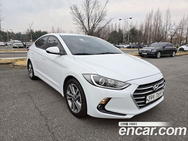 Hyundai AVANTE 2018 — photo 17
