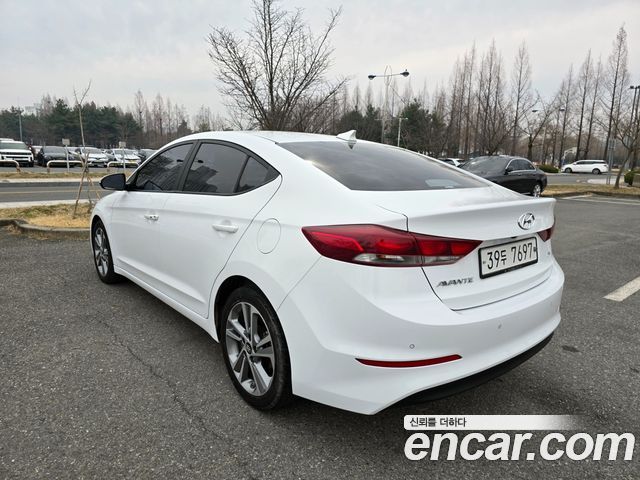 Hyundai AVANTE 2018 — photo 18
