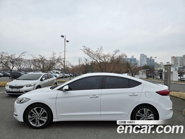 Hyundai AVANTE 2018 — photo 19