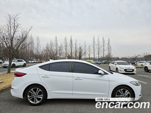 Hyundai AVANTE 2018 — photo 20